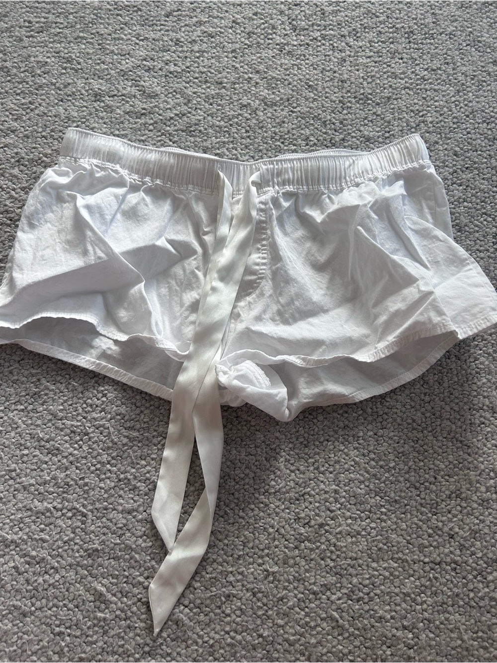Brandy Melville White Elastic Waist Shorts - Picture 1 of 3